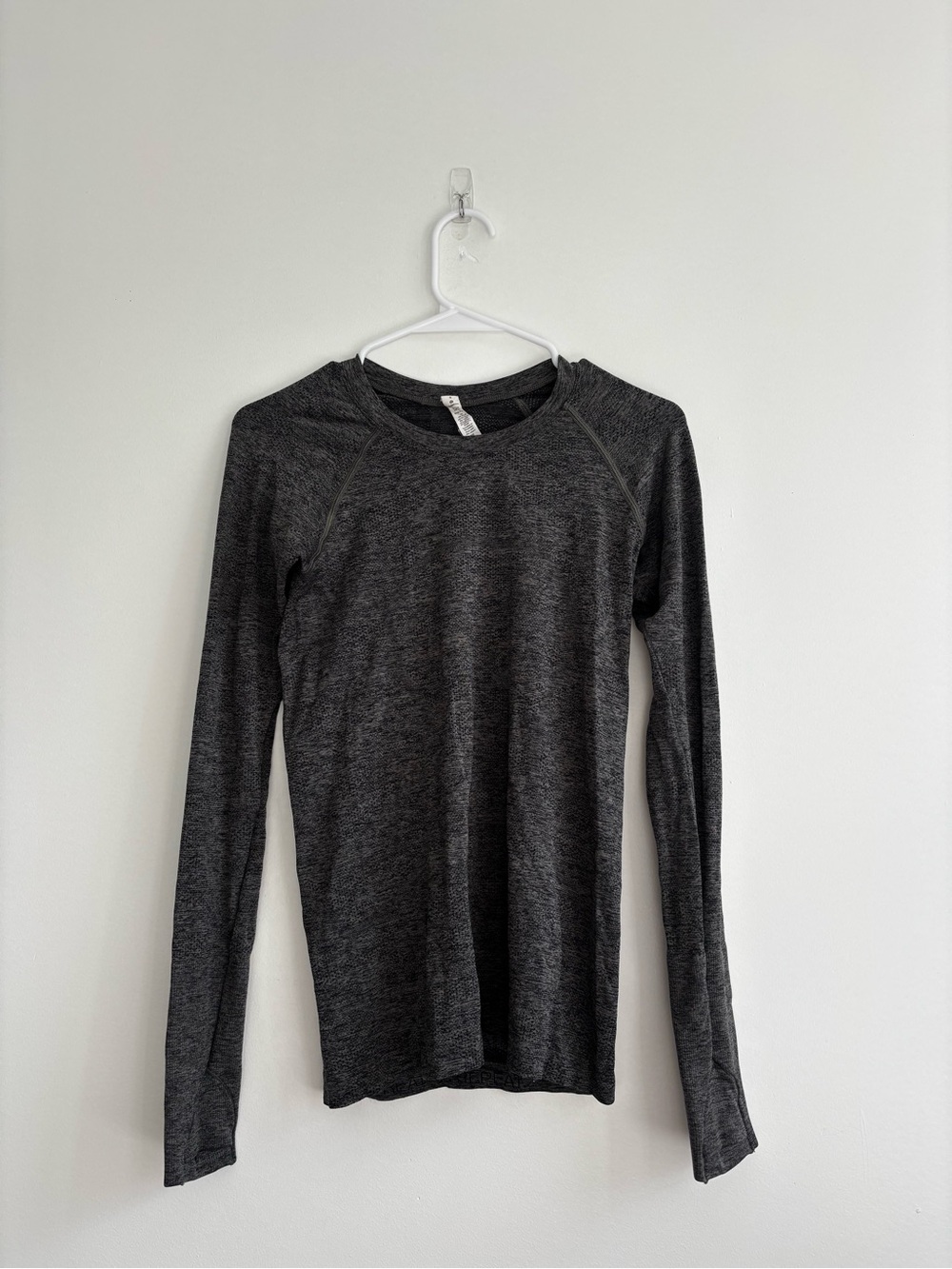 Lululemon Swiftly Tech Long-Sleeve Shirt Size 6
